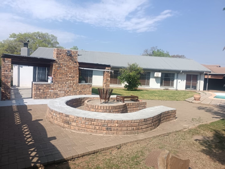 4 Bedroom Property for Sale in Carters Glen Northern Cape